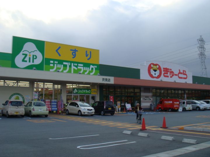 ドルチェビータ Bの周辺