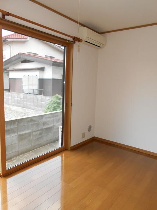 ハッピーガーデン若葉の居間