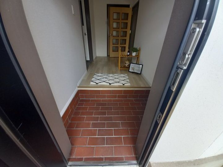 大阪府寝屋川市三井が丘4(一戸建)の賃貸物件の玄関