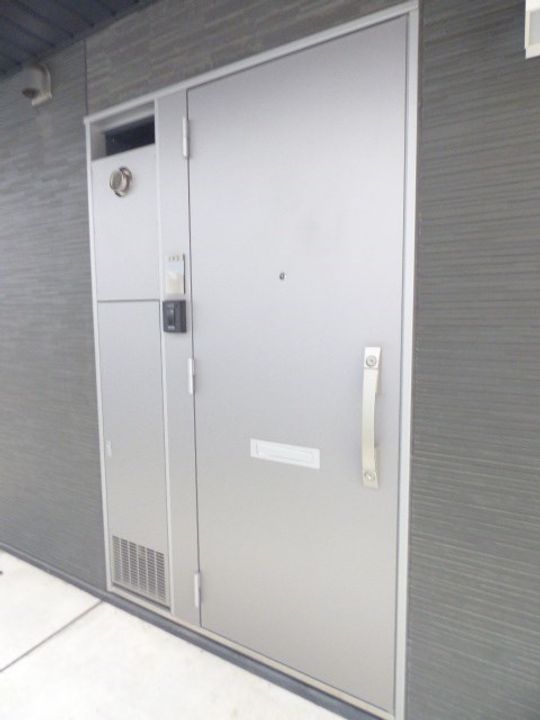 サンライズMWの玄関