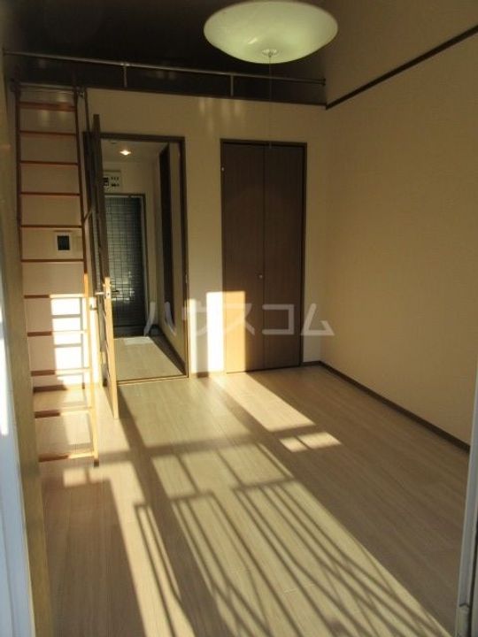 ローズアパートK-099の居間