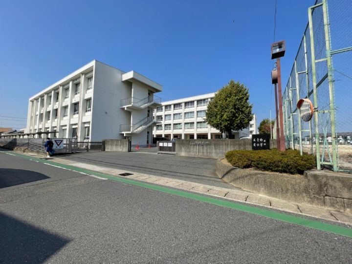 シュエットの周辺