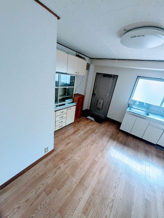 清宮ビルの玄関