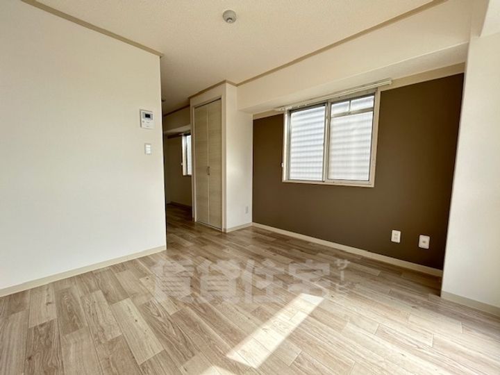 白龍ビルの居間