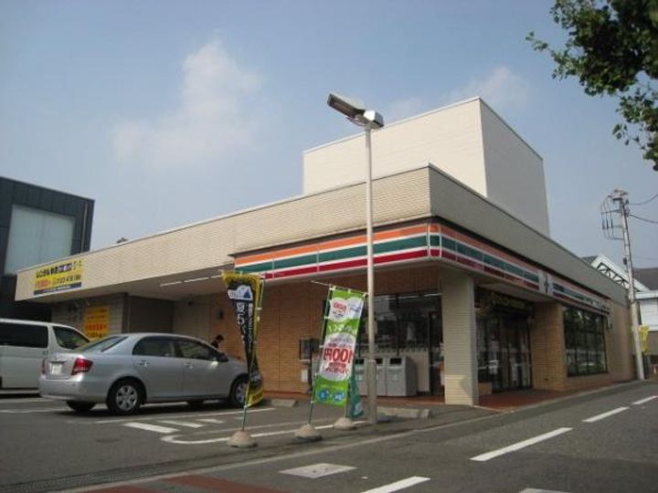 ロイヤルコート1の周辺