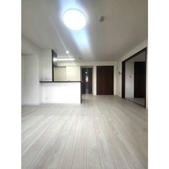 LIBTH大津の居間