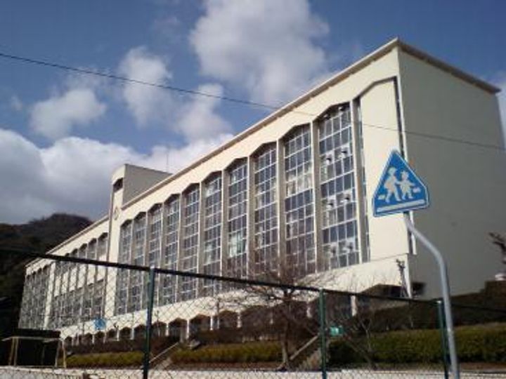 ノベラ海岸通の周辺