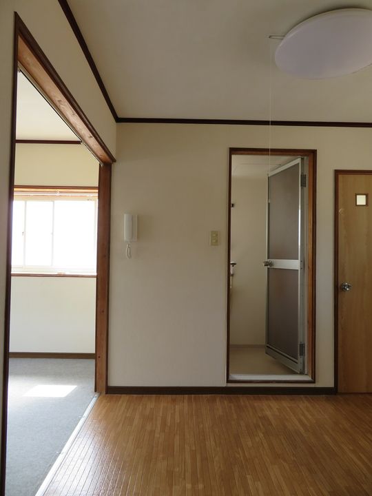 サンライズ潮見の居間