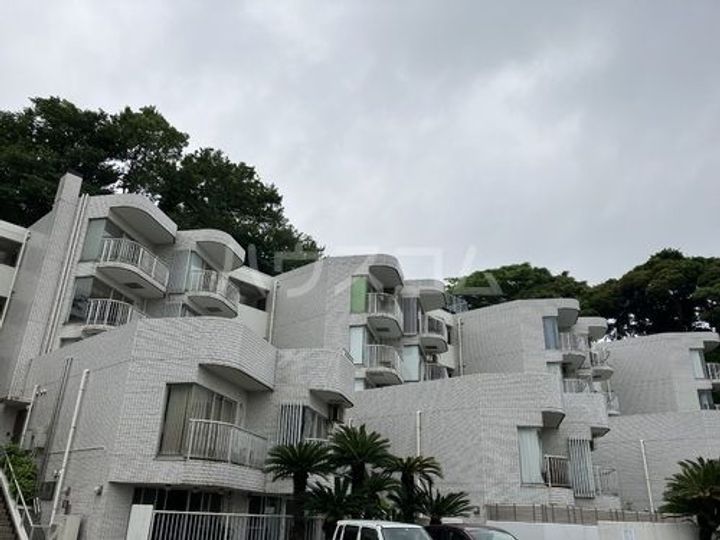 ライオンズマンション油壺の外観