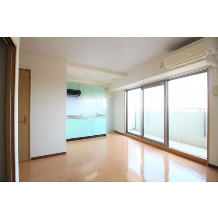 愛知県名古屋市熱田区尾頭町(マンション)の賃貸物件の居間