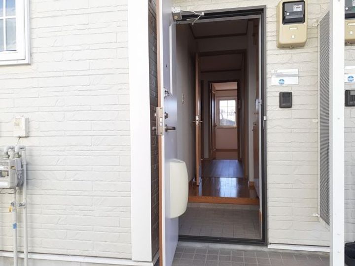 栃木県足利市大沼田町(アパート)の賃貸物件の玄関