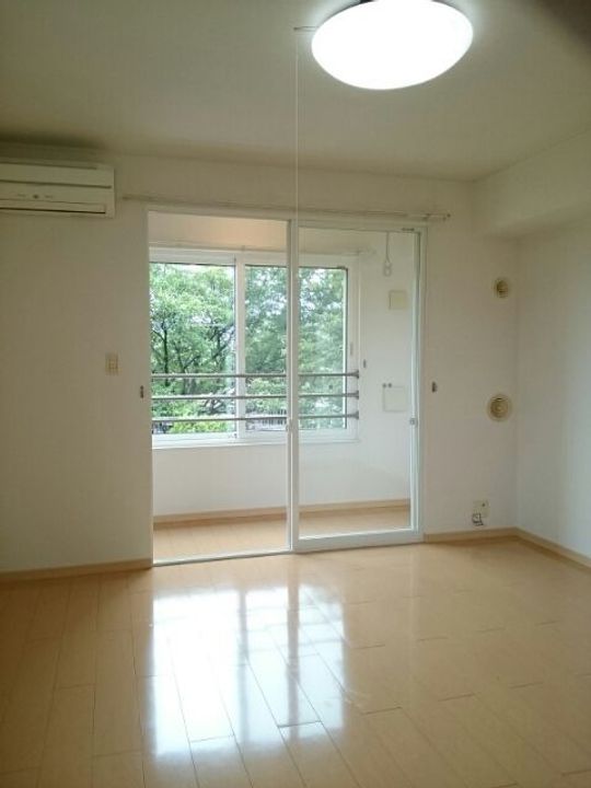 クラージュIIの居間