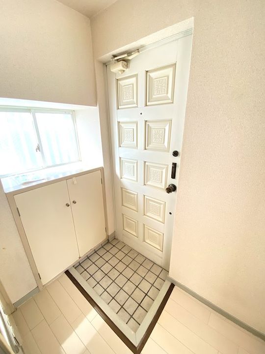 ローズアパートD棟の玄関