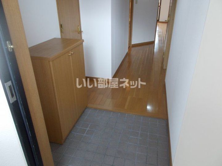 三重県伊賀市小田町(マンション)の賃貸物件の玄関