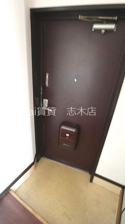 埼玉県富士見市羽沢1(マンション)の賃貸物件の玄関