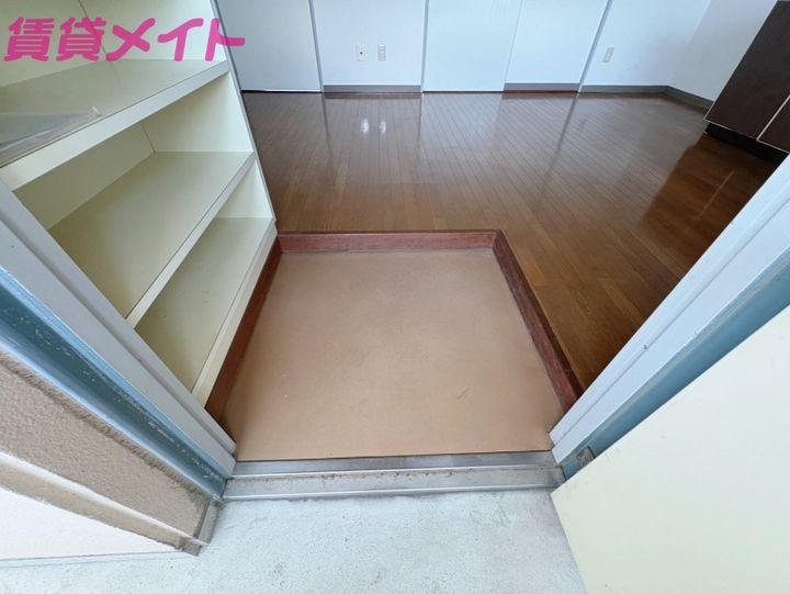 津IN COURT 練木(ノースコート)の玄関