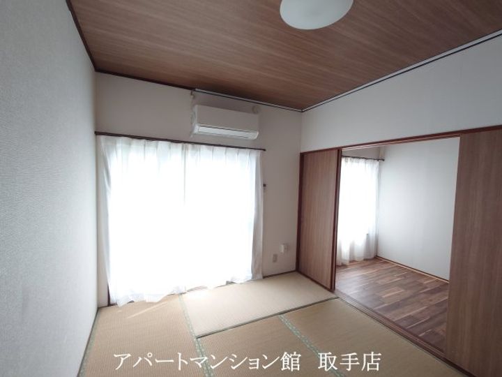 フォーシーズン藤代の居間