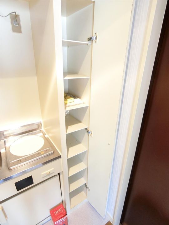 レオパレス高砂の玄関