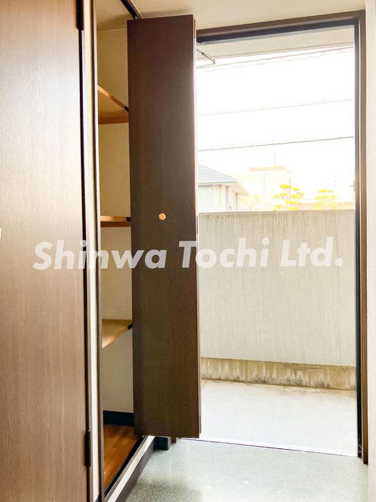 コンシェール信和の玄関