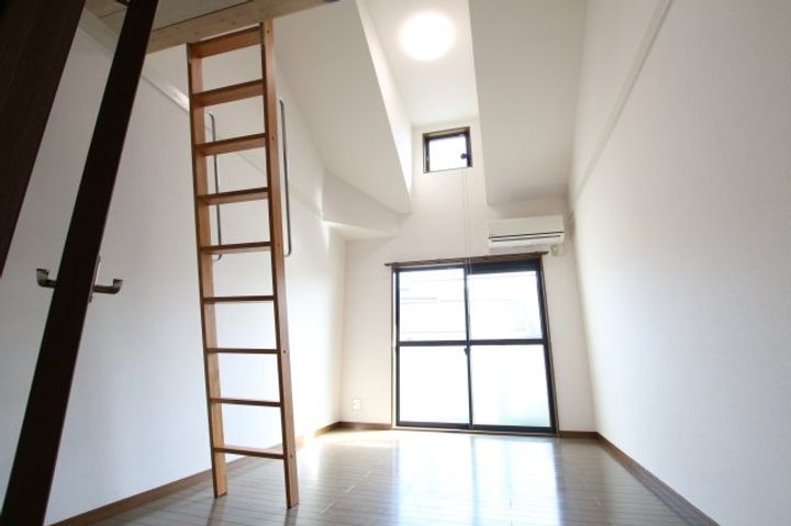 レオパレスさんわ大和田第7の居間