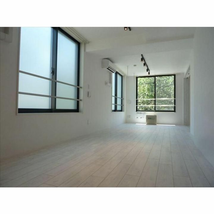 LEGALAND都立大学IIの居間