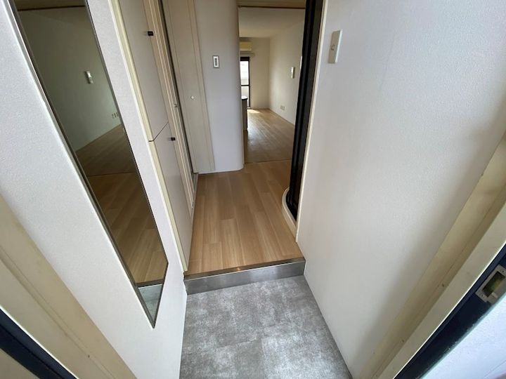 兵庫県姫路市飾磨区清水1(マンション)の賃貸物件の玄関