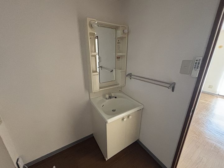 マンション巣子の内装