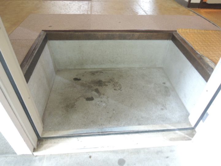 コーポ柿の木の玄関