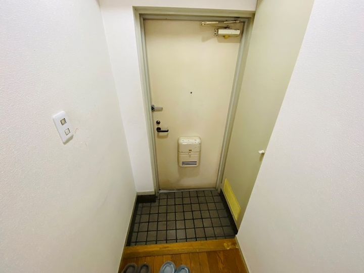 ファインクロス6番館の玄関