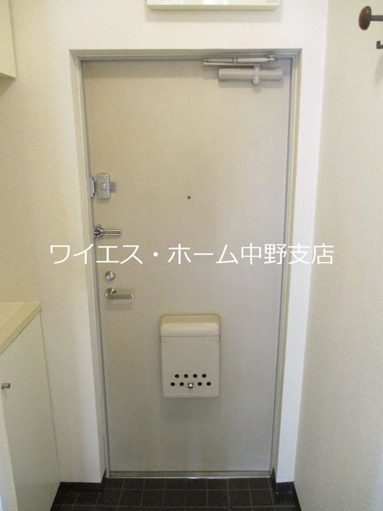 東京都中野区中央1(マンション)の賃貸物件の玄関