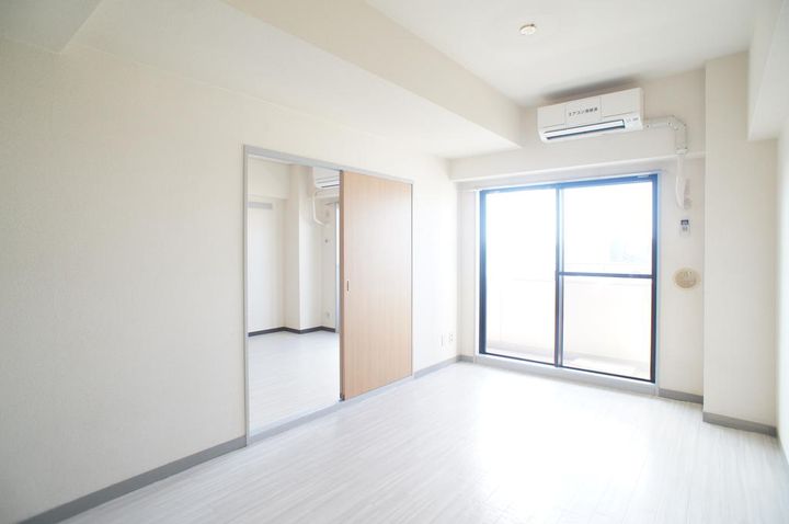 町屋第2Mビルの居間