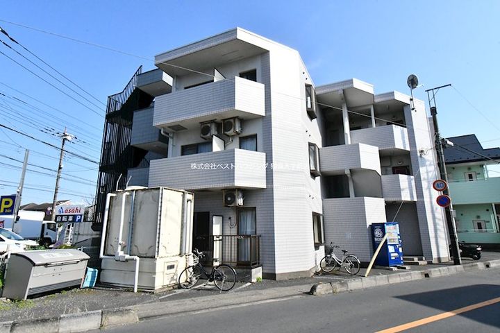 ベルドゥムール草加東の外観