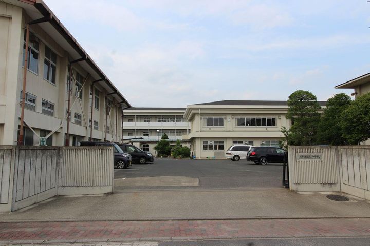 ラークヒルズ・Aの周辺