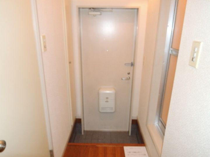 東京都狛江市岩戸南2(アパート)の賃貸物件の玄関
