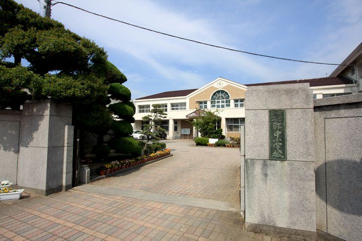 山陽ハイツ三番館の周辺