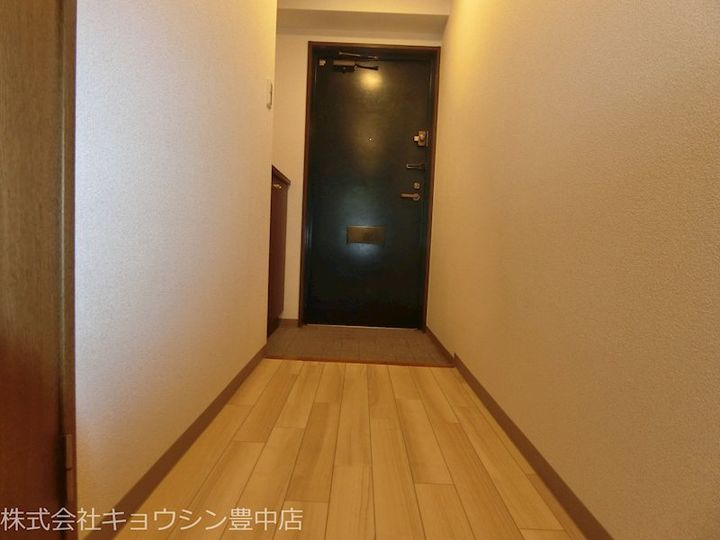 アーズ更紗上野東の玄関