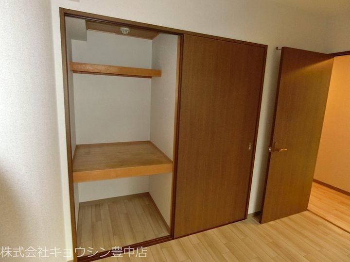 アーズ更紗上野東の内装