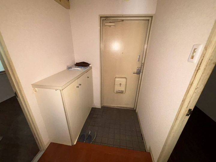 城山グランコートの玄関