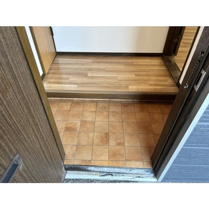 メゾンドール春日の玄関