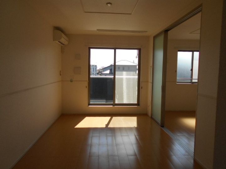 静岡県浜松市中央区三方原町(アパート)の賃貸物件の居間