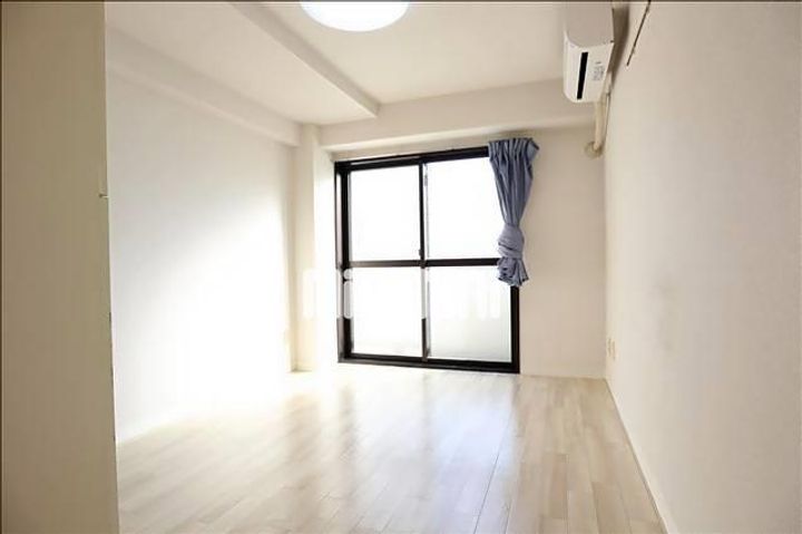 ユニーブル保土ヶ谷の居間