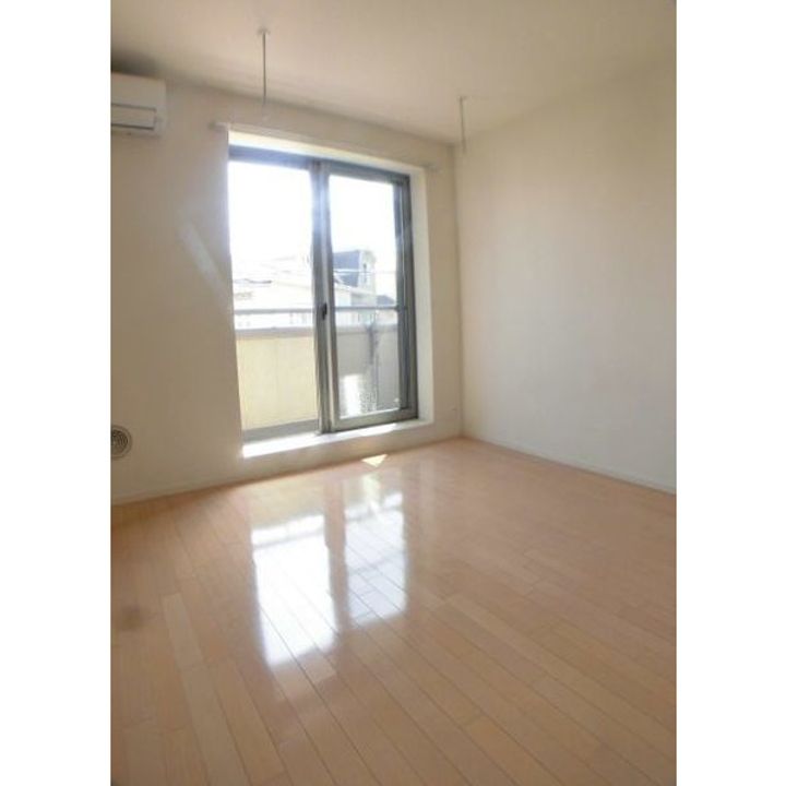 ステラ用賀の居間