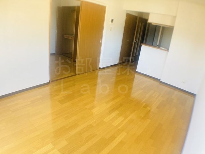 神奈川県南足柄市怒田(マンション)の賃貸物件の居間