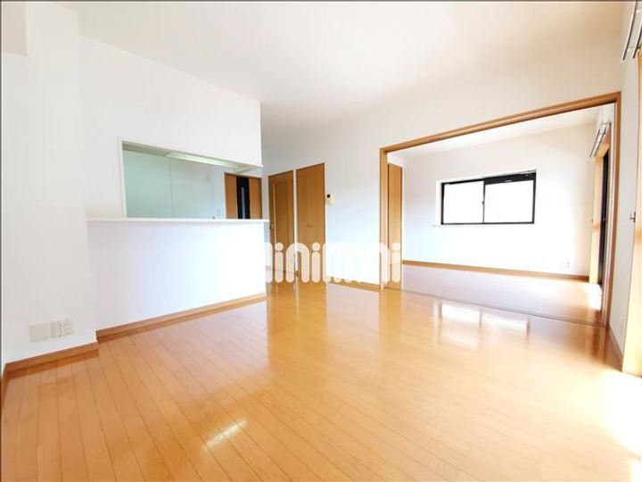 エモシオン静岡の居間