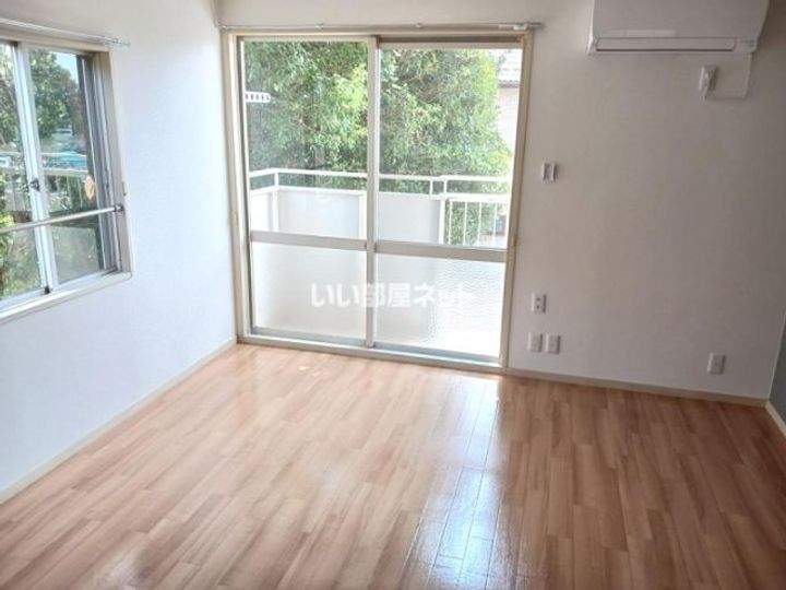 昴ハイツ Bの居間