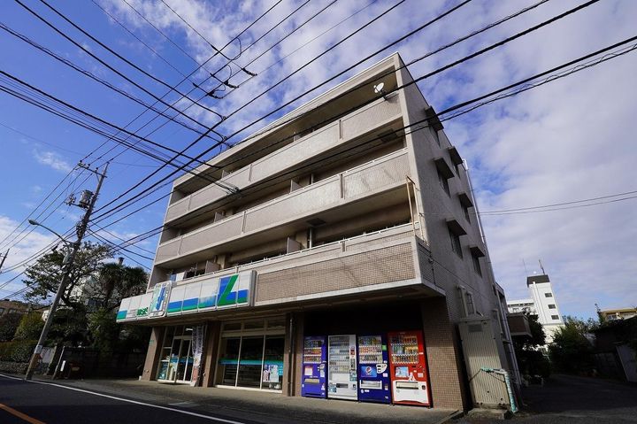 マンションセラヴィーの外観