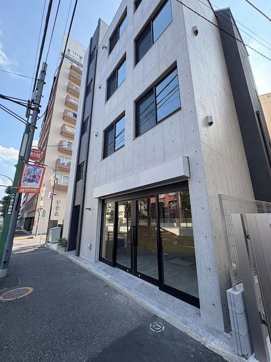 スワンクロスビルの外観