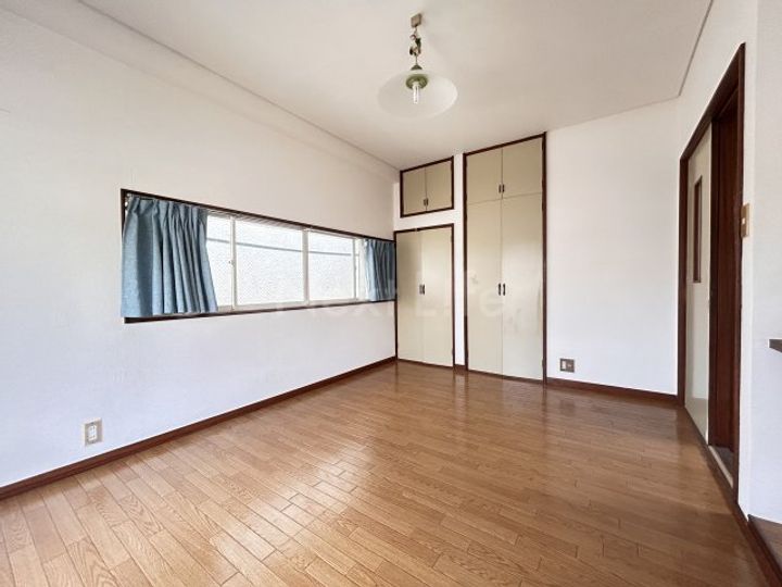 エムアンドエムヨロズチョウの内装