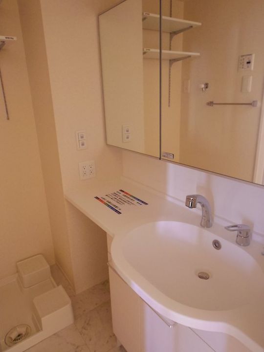 スクエアの内装