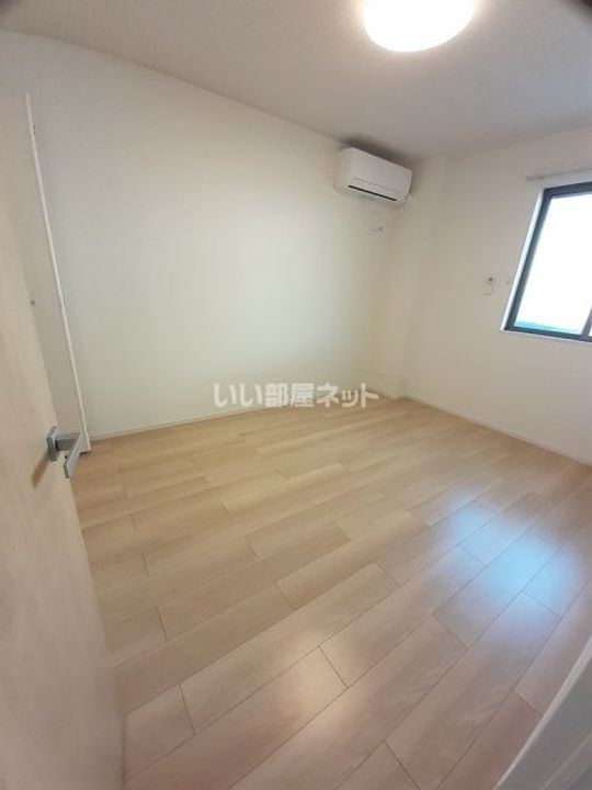 フラワー・西の内装